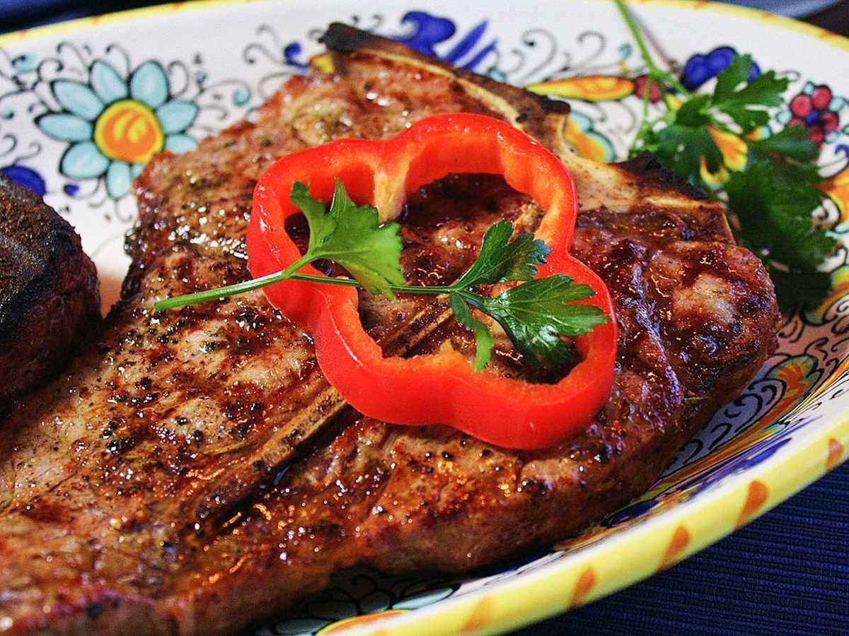  bistecca alla Fiorentina with tomato sauce