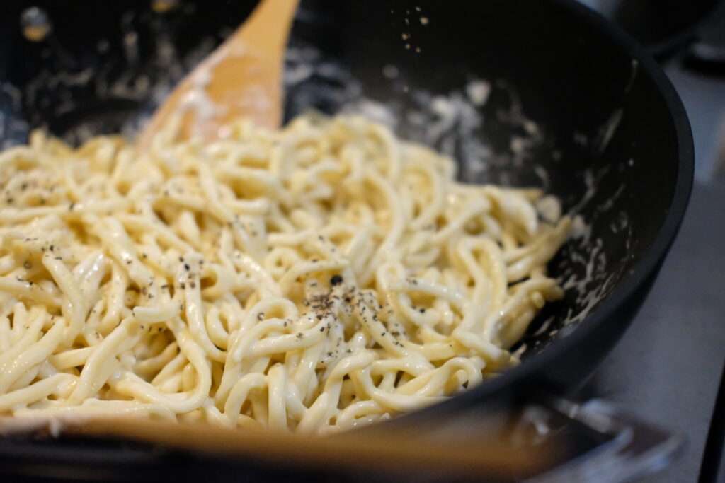 HOW TO MAKE AUTHENTIC ROMAN CACIO E PEPE