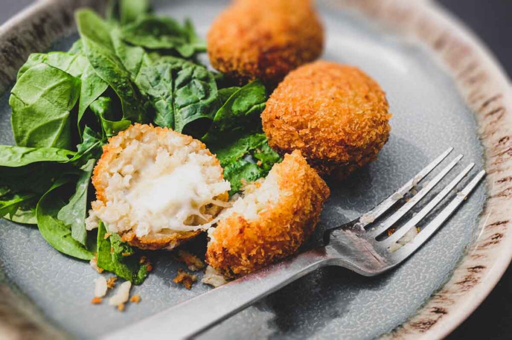 supplì, deep-fried rice balls filled with gooey mozzarella