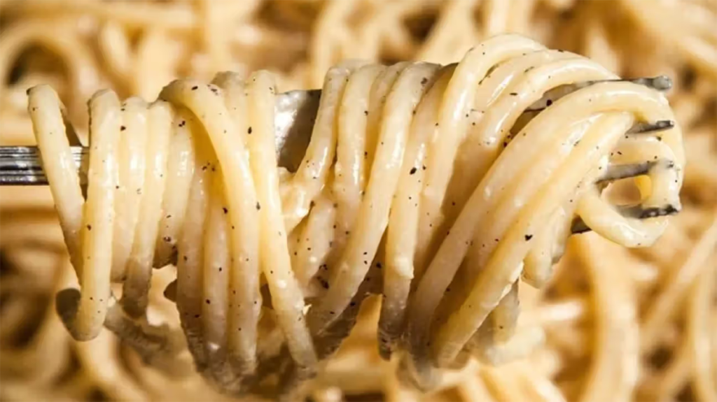 THE DIFFERENCE BETWEEN CARBONARA AND ALFREDO EXPLAINED